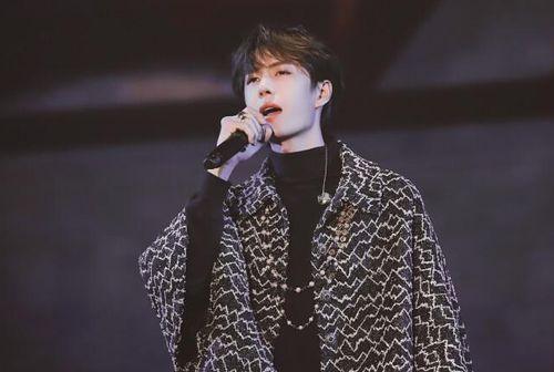 王一博群演爆料视频,揭秘明星幕后幕后故事 第3张 王一博群演爆料视频,揭秘明星幕后幕后故事 第3张